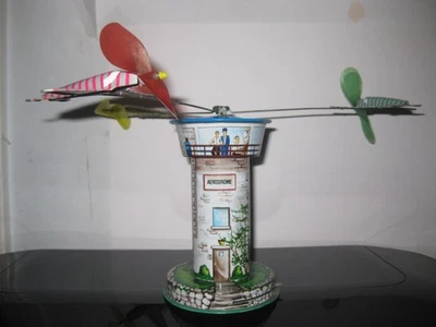 Lote de juguetes de hojalata aeródromo de Schylling y payaso de circo Foto 1 de 4