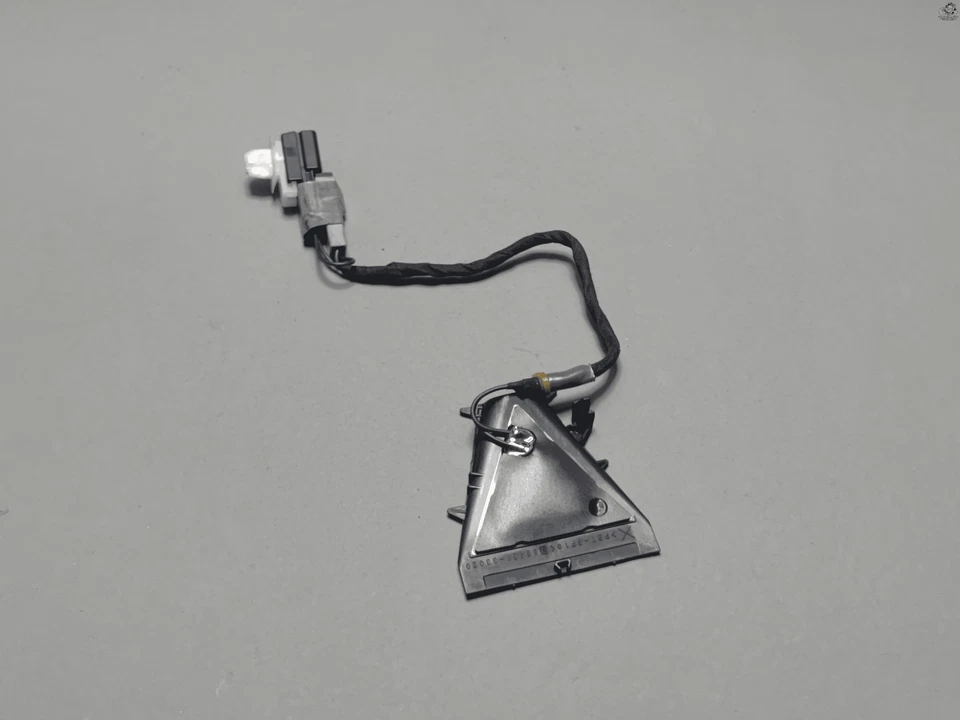 Interruptor de tapa de reconocimiento delantero parabrisas capó delantero 2018-2020 Toyota Camry OEM Foto 1 de 4