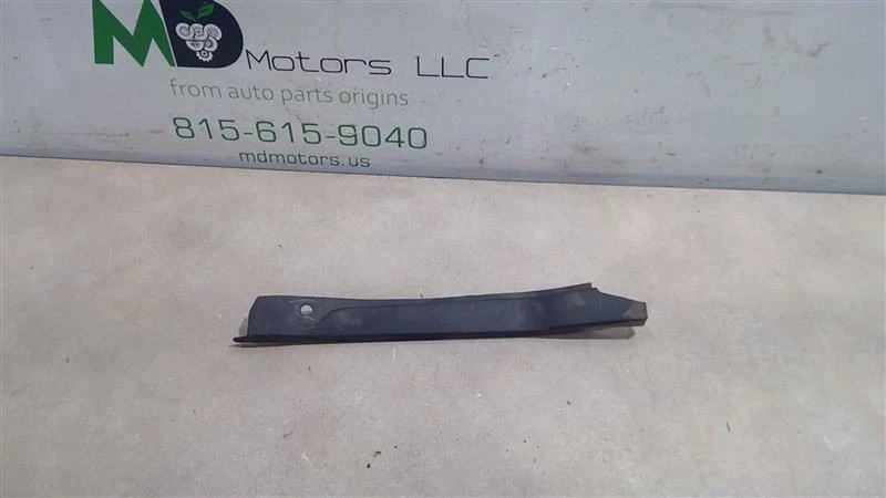 Chevrolet Sonic 2018-2020 compartimento mira protector con retenedor 95022358 Foto 1 de 4