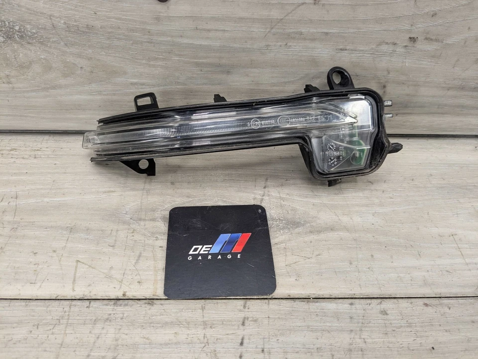 Indicador de luz de seta espelho lateral direito do passageiro BMW F44 228 M235 FABRICANTE DE EQUIPAMENTO ORIGINAL - Imagem 1 de 4
