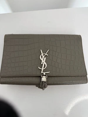 Bolso de Hombro Yves Saint Laurent Kate Cocodrilo Cuero Repujado Borla Gris Foto 1 de 4