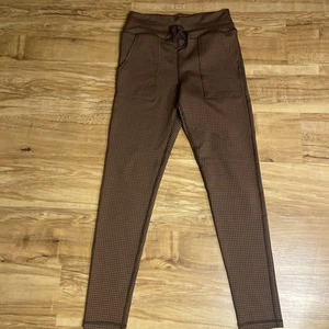 Aerie Offline braune Leggings Hose mit Hahnentrittmuster Größe Medium M neu ohne Etikett - Bild 1 von 4