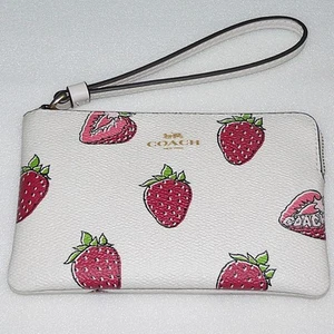 NEW COACH CBB881 CORNER ZIP WRISTLET WITH STRAWBERRY PRINT ~ Printed Canvas - Picture 1 of 11