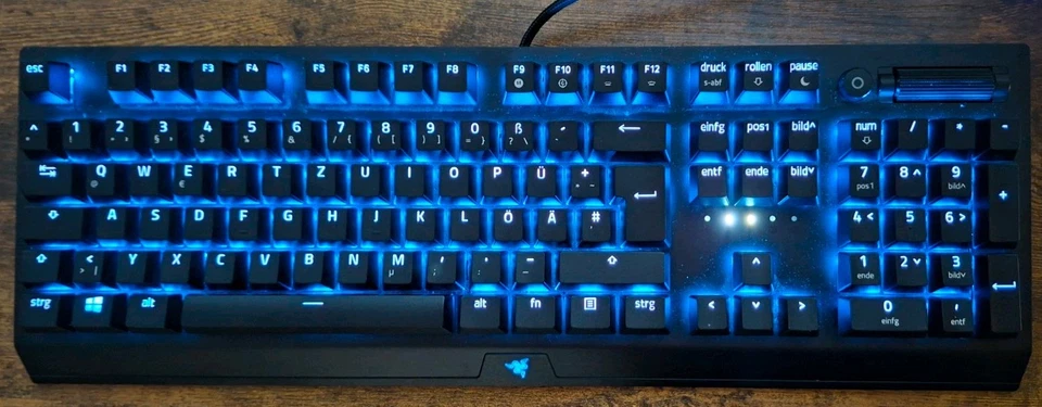 Razer BlackWidow V3 QWERTZ Mechanical Gaming Keyboard| Barely Used Excellent Condition - Image 1 of 2