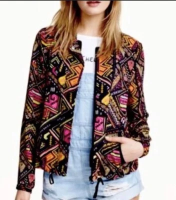 Chaqueta cortavientos H&M Coachella 10 negra amarilla estampado geométrico cremallera completa nueva sin etiquetas Foto 1 de 4