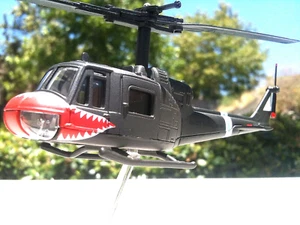 CORGI BELL UH-1C HUEY US ARMY 174TH AHC "SHARKS", VIETNAM, 1966 1:100 SHOWCASE - Picture 1 of 12