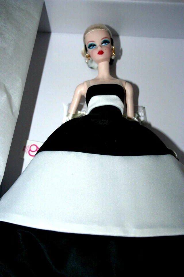 Barbie Signature Silkstone Moda Modelo Colección Blanco y Negro Muñeca Forever  Foto 1 de 4
