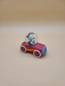 Peanuts Used 2013 Hallmark Water Snow Globe Red Car. - Picture 1 of 13