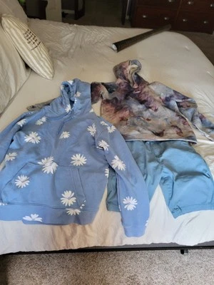 Hollister XS Flor Sudadera con Capucha y Abercrombie Niños 13/14 Sudadera con Capucha y Pantalones Cortos Foto 1 de 3