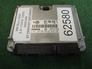 Centralina motore VW Bora (1J2) 2.3i 110KW 150CV anno 2000 071906018T - Foto 1 di 4