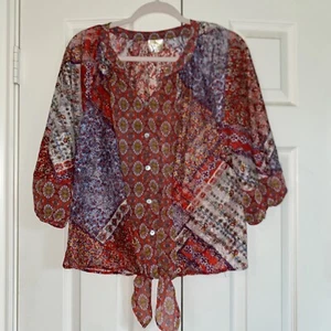 Fig and Flower Boho Shear floral Red waist tie button up blouse Size SM - Picture 1 of 7