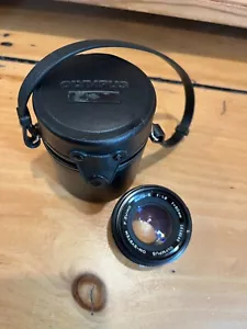 OLYMPUS OM SYSTEM F. ZUIKO AUTO S f = 50mm 1:1.8 Camera Lens and case - Picture 1 of 4