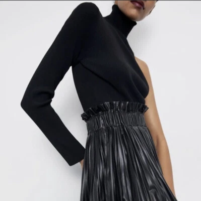 Saia plissada elástica cintura elástica pele sintética Zara tamanho XS - Imagem 1 de 4
