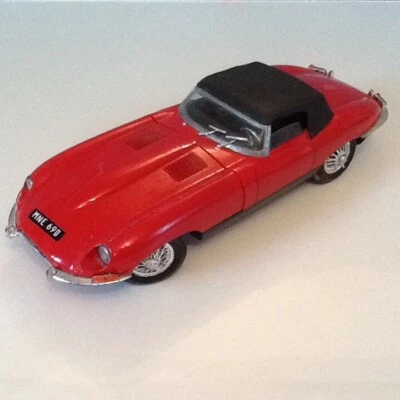 MODELO DIECAST JAGUAR XKE 4,2 LITROS ESCALA 1:16 DE POLISTIL Foto 1 de 4