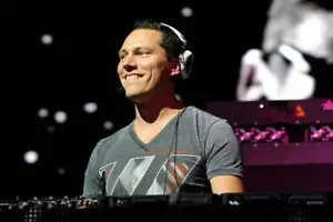 Tiesto Live Audio & Video DJ-Sets 256GB USB SPECIAL Compilation (1998 - 2024) - Picture 1 of 11