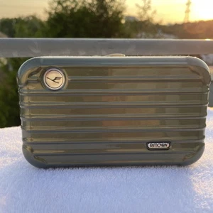Rimowa Lufthansa Amenity Kit | geöffnet | First Class | Grüne Farbe - Bild 1 von 8