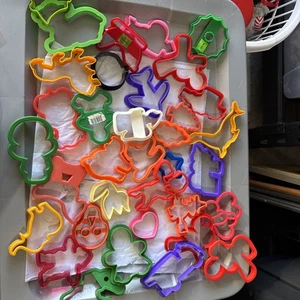 Konvolut 35 Ausstechformen einige Vintage Wilton und mehr Kunststoff - Bild 1 von 12