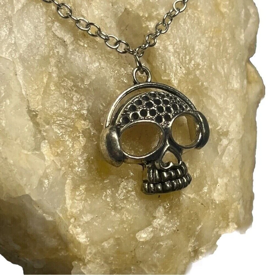 Collar colgante de plata de tungsteno con auriculares con calavera en cadena de 22 -Nuevo Foto 1 de 1