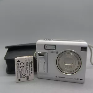 Fujifilm Digital Camera FinePix F440 4.1MP Silver Tested - Picture 1 of 8