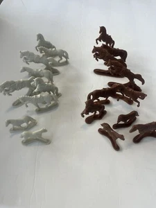 Lote De 19 Caballos De Plástico Surtidos De Colección Usados - Imagen 1 de 6