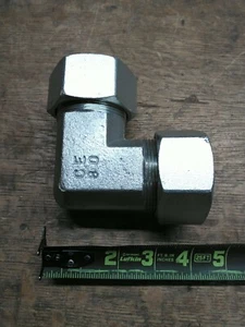 CAST 1-1/2" OD Tube Compression 90° Elbow - Picture 1 of 2