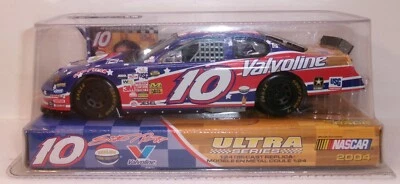 2004 RACING CHAMPIONS 1:24 NASCAR 10 SCOTT RIGGS GLOBETROTTERS CHEVY MONTE CARLO - Image 1 of 4