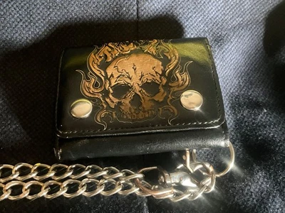 CARTERA CALAVERA SIN LÍMITES de cuero genuino protegida por RFID con cadena Foto 1 de 4