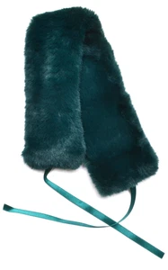EMERALD ALLURE Amirah Majeed FAUX-FUR STOLE SACHIKA X COLLECTION - Picture 1 of 1