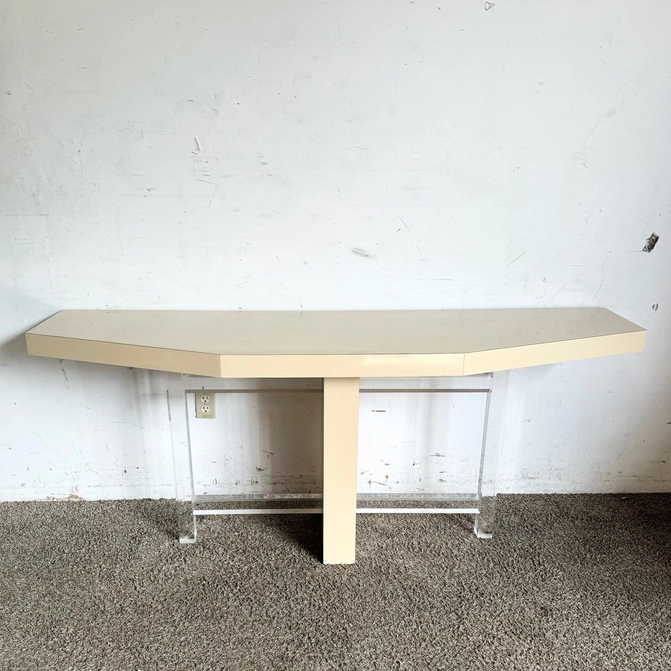 Mesa consola Postmodern Beige Lacado laminado y Lucite Foto 1 de 4
