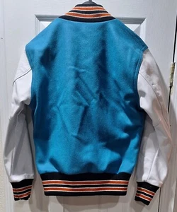 CHAQUETA DE MUJER DELONG VARSITY LETTERMAN VERDE MANGAS DE CUERO BLANCO - Imagen 1 de 5