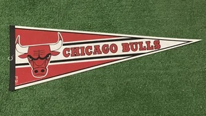Vintage official NBA Chicago Bulls Team Logo Felt Basketball Pennant full 27'' - Picture 1 of 3