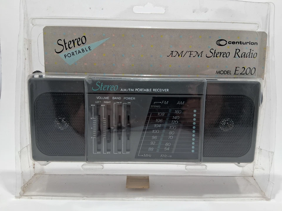 Radio estéreo AM/FM portátil Centurian Mod #E200 años 80 antiguo nuevo stock sellado.  Foto 1 de 2