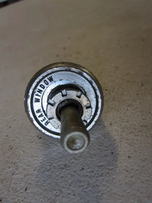 66-67 MOPAR B CARROCERÍA STATION WAGON INTERRUPTOR DE VENTANA TRASERA ELÉCTRICO CON BISEL OEM FUNCIONA Foto 1 de 3