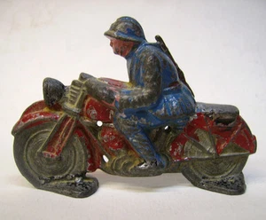MOTO EN PLOMB CREUX - SOLDAT FRANCAIS 1914/1918 - Picture 1 of 2