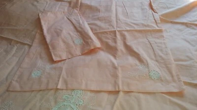 ANCIEN DRAP COTON PARURE BRODERIE MAIN ROSE SAUMON 225 X 315 + 2 TAIES  140 160 - Photo 1/4