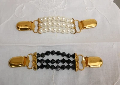 VINTAGE LOT DE DEUX ATTACHES DE GILET DE CAPE - Photo 1/3