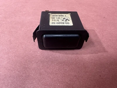 宝马 E30 325e 雾灯开关原始设备制造商 #85318 — 第 1/4 张图片