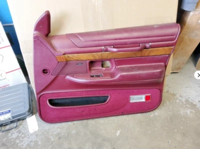 Conjunto de panel de puerta delantera derecha pasajero Mercury Grand Marquis 1992-1994 rojo oe Foto 1 de 3