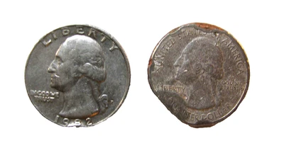 Lot Of (2) Washington Quarter Error Coins Damage 2020 Strike Edges and Date 1982 - Image 1 of 4