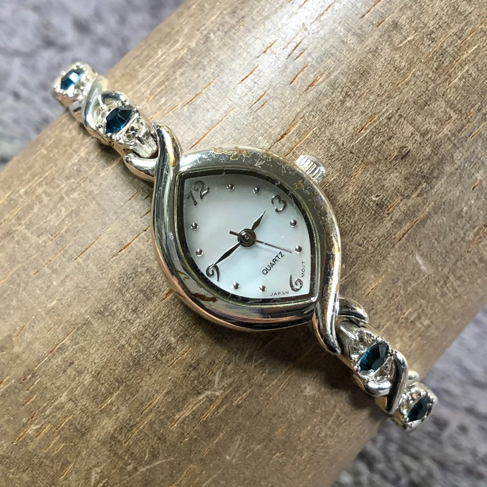 Relógio Avon Feminino F30136-1/P Vestido Oval Pulseira de Pedras Preciosas Azul Quartzo 19mm 7 1/4" - Imagem 1 de 4