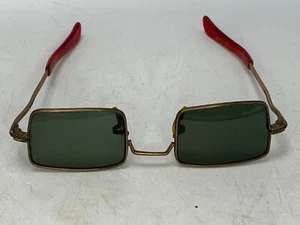 Occhiali da sole vintage B&L Ray Ban USA metallo rosso rettangolare tono oro lenti verdi - Foto 1 di 12
