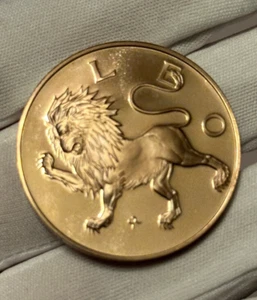 Franklin Mint Treasury Zodiac Collection "LEO" Bronze Proof Coin with Capsule - Picture 1 of 5