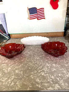 CUENCOS Y PLATOS DE CARAMELO VINTAGE PINTADOS DE ROJO VIDRIO TRANSPARENTE Y VASO DE LECHE - Imagen 1 de 9