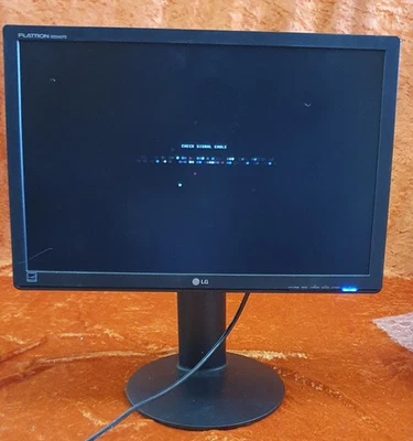 LG Flatron W2242PE 22" 1680 x 1050 5ms LCD TFT Monitor - DVI-D VGA - with stand - image 1 of 4