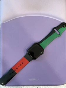 Apple Watch - Photo 1 sur 2
