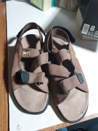 Nike ~ Sandali marroni Air Terra Med ~ da uomo taglia 8. Nuovo in scatola