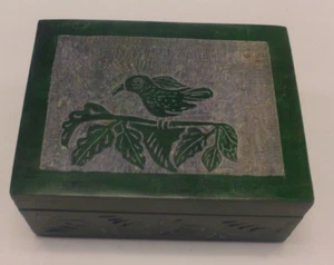 GRREN STONE JEWELRY TRINKET GIFT BOX CRAVED BIRD WITH ATTACHED LID 4X3X2 NEW - Picture 1 of 6