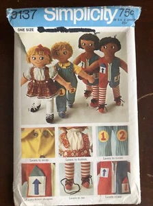 Vintage Simplicity Muster 9137 24" Stoff Puppenkleidung Lernhilfen Druckknopf Reißverschluss UC - Bild 1 von 6