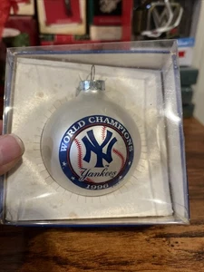 Yankees World Champion 1996 Glass Ornament - Picture 1 of 5