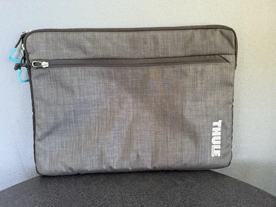 Thule Stravan 15.6” Suave Acolchado Laptop MacBook Estuche de Transporte Funda Gris Foto 1 de 4